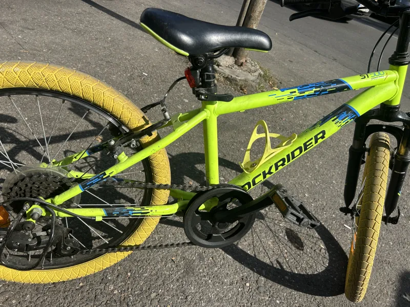 imagine 9  pentru anuntul Bicicleta Rockrider ST500 roti 20", cauciucuri galbene, stare f buna