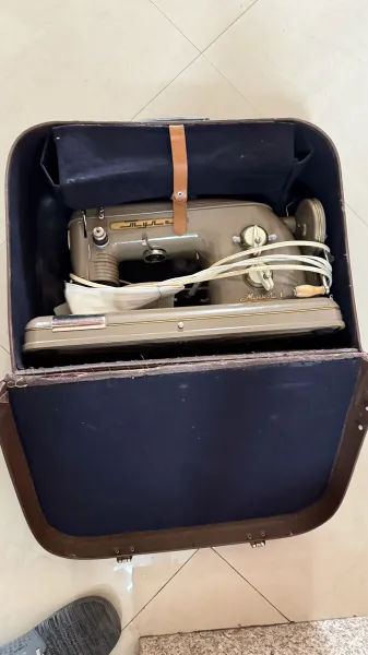 imagine 4  pentru anuntul Masina de cusut ruseasca - Veche