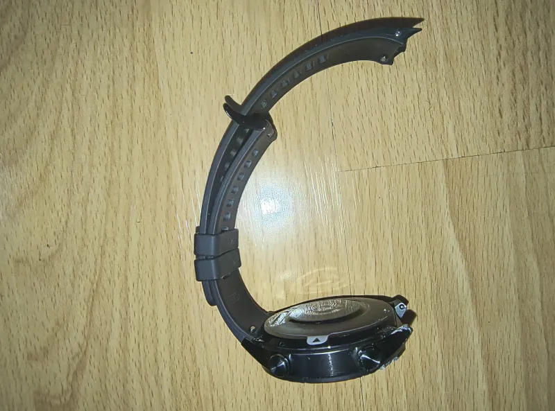 imagine 2  pentru anuntul one plus watch 2r