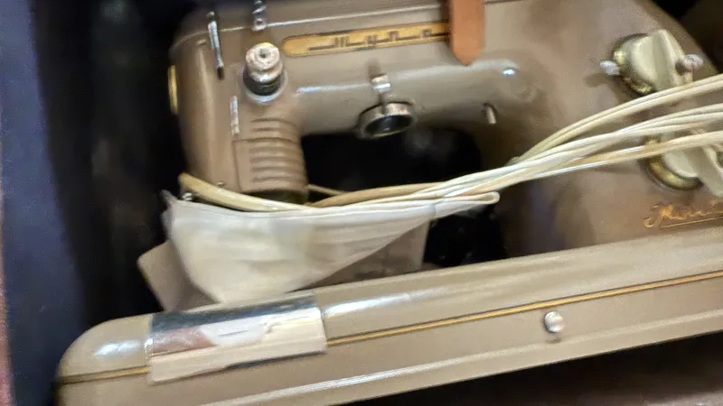 imagine 1  pentru anuntul Masina de cusut ruseasca - Veche