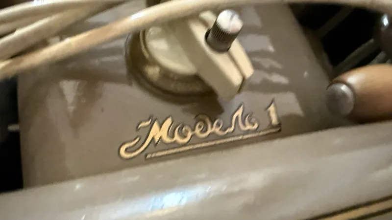 imagine 3  pentru anuntul Masina de cusut ruseasca - Veche