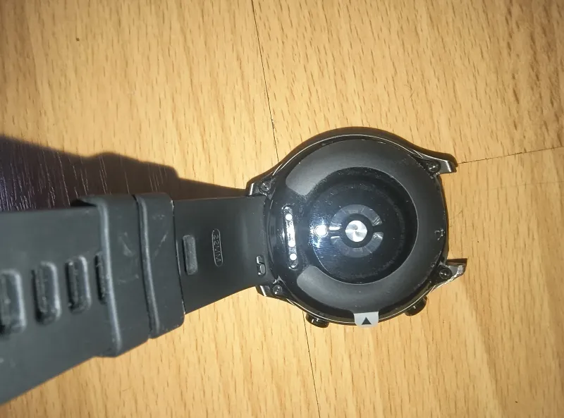 imagine 4  pentru anuntul one plus watch 2r