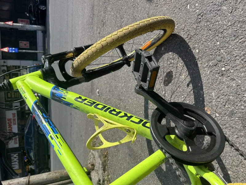 imagine 4  pentru anuntul Bicicleta Rockrider ST500 roti 20", cauciucuri galbene, stare f buna